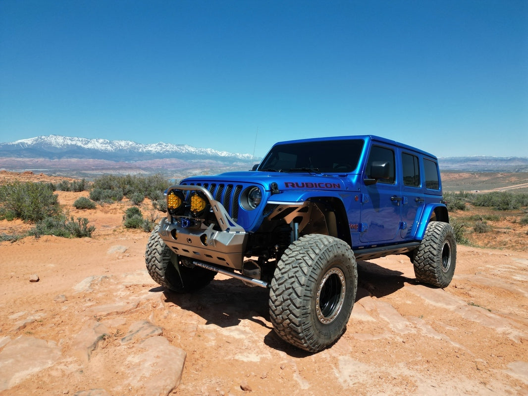 blue Jeep in the desert to show Hummer vs Jeep